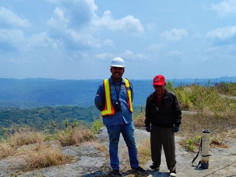 Survei dan pengukuran di area perbukitan